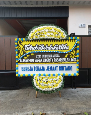 Papan Bunga Duka di Teluk Kabung Tengah